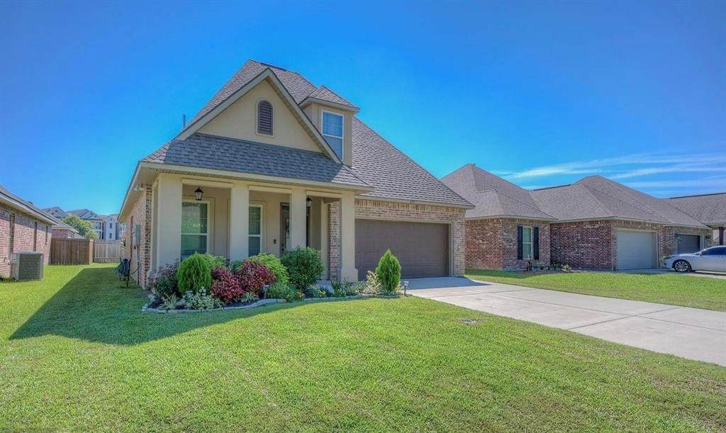 639 Riverscape Drive - Photo 1