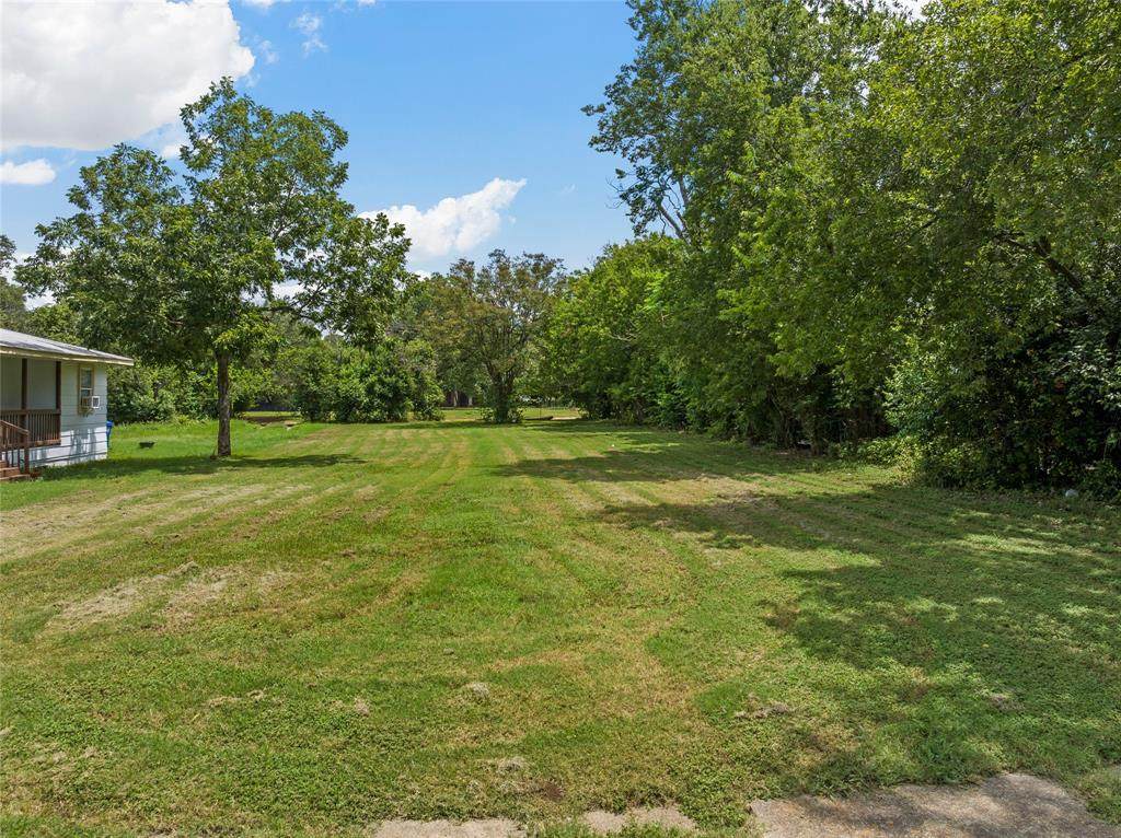 1709 6th Street - Photo 1