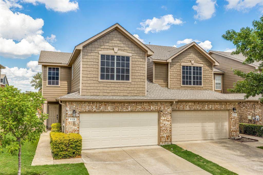 913 Englewood - Photo 1