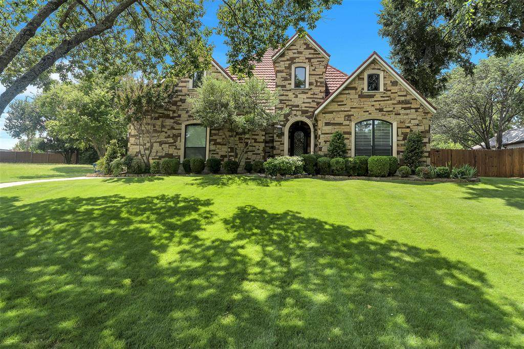 8917 Crest Wood Drive - Photo 1