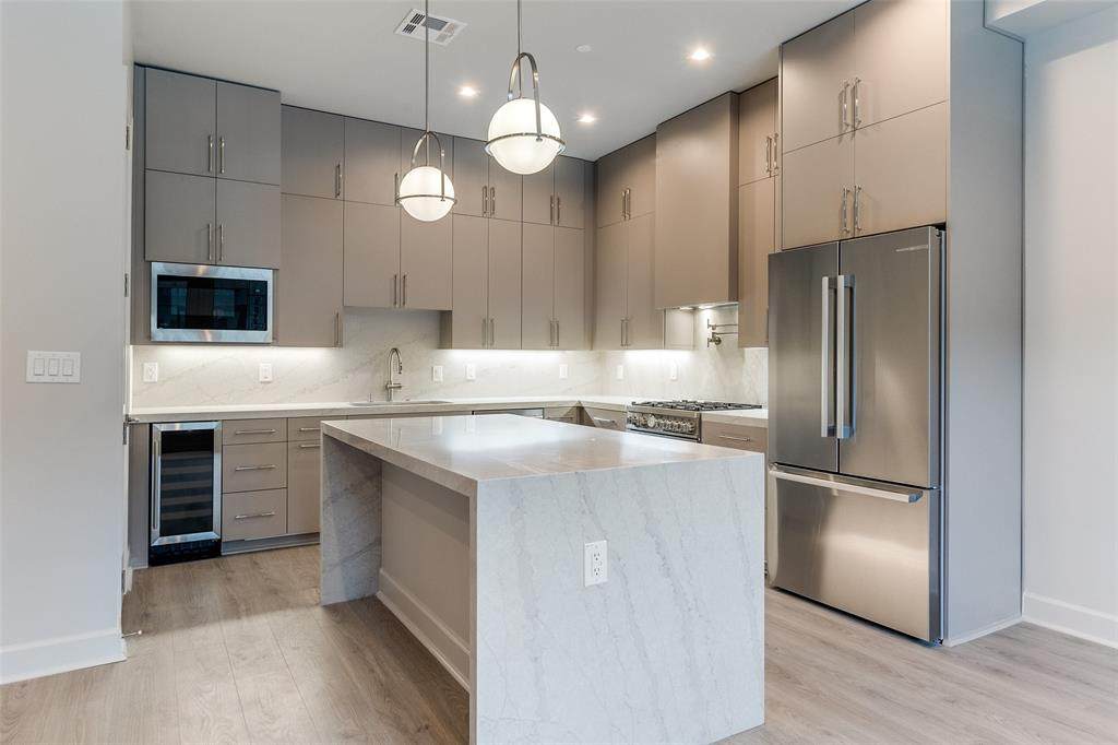 1900 Ervay Street - Photo 1