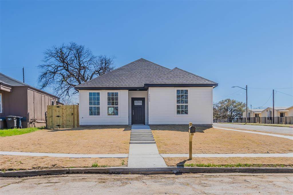 2900 Avenue C - Photo 1