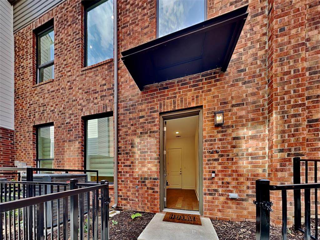 129 Oscar Drive - Photo 1