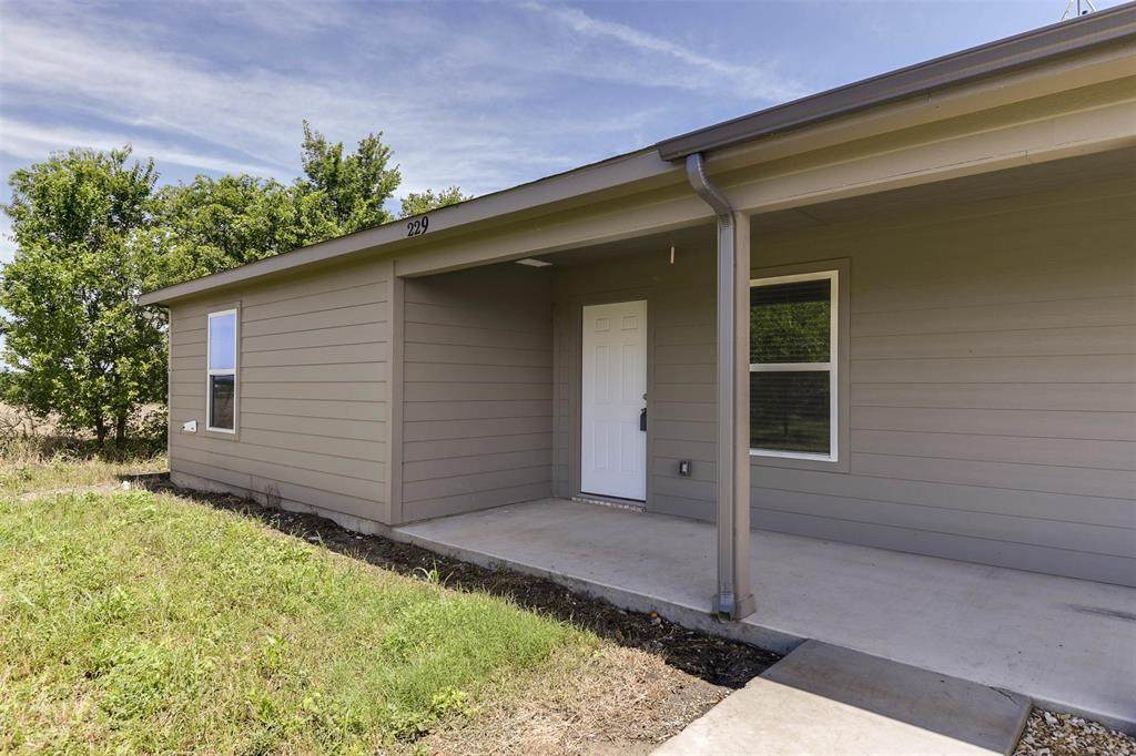 221 Davenport - Photo 1