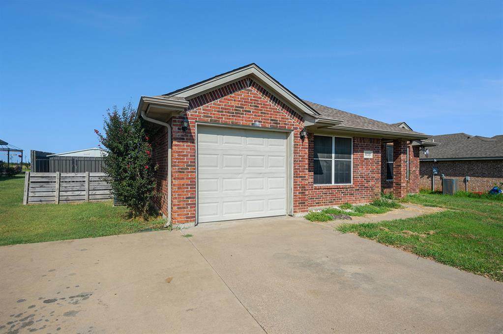 408 Mesquite Drive - Photo 1