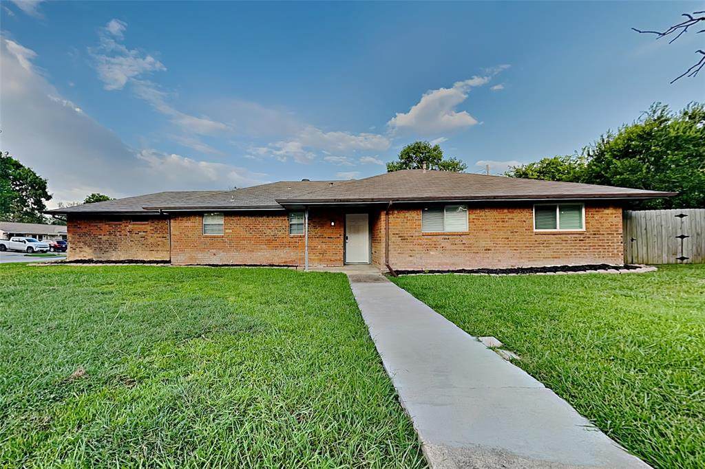 910 Easter Drive - Photo 1