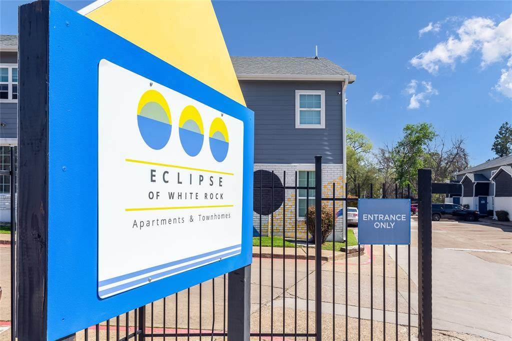 2728 Buckner Boulevard - Photo 1