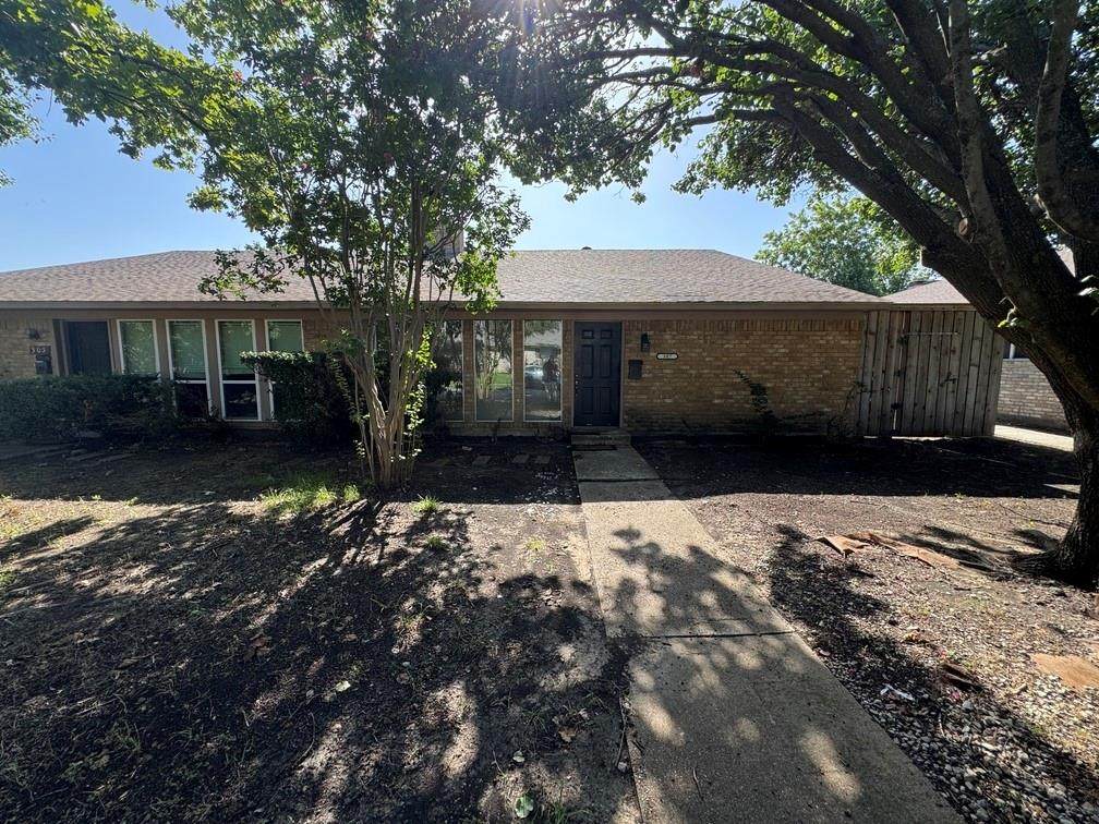 307 Candlewood Place - Photo 1