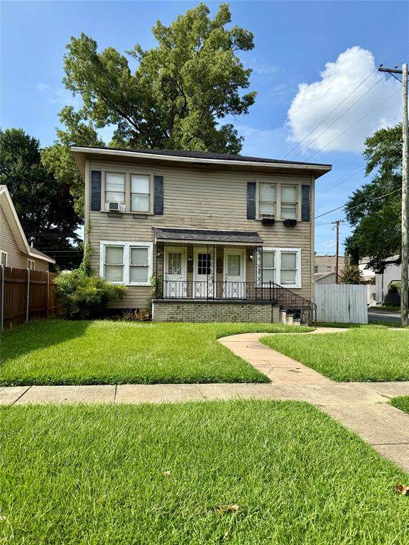 802 Elmwood Street - Photo 1