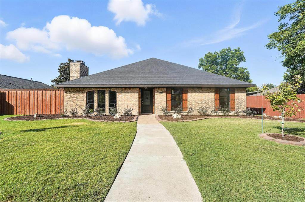 1402 Country Lane - Photo 1