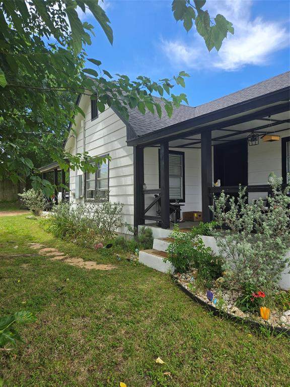 210 4th Street - Photo 1