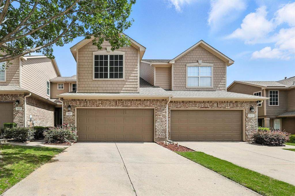 921 Englewood Lane - Photo 1