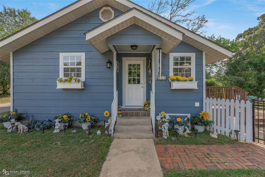 900 Elm Street - Photo 1