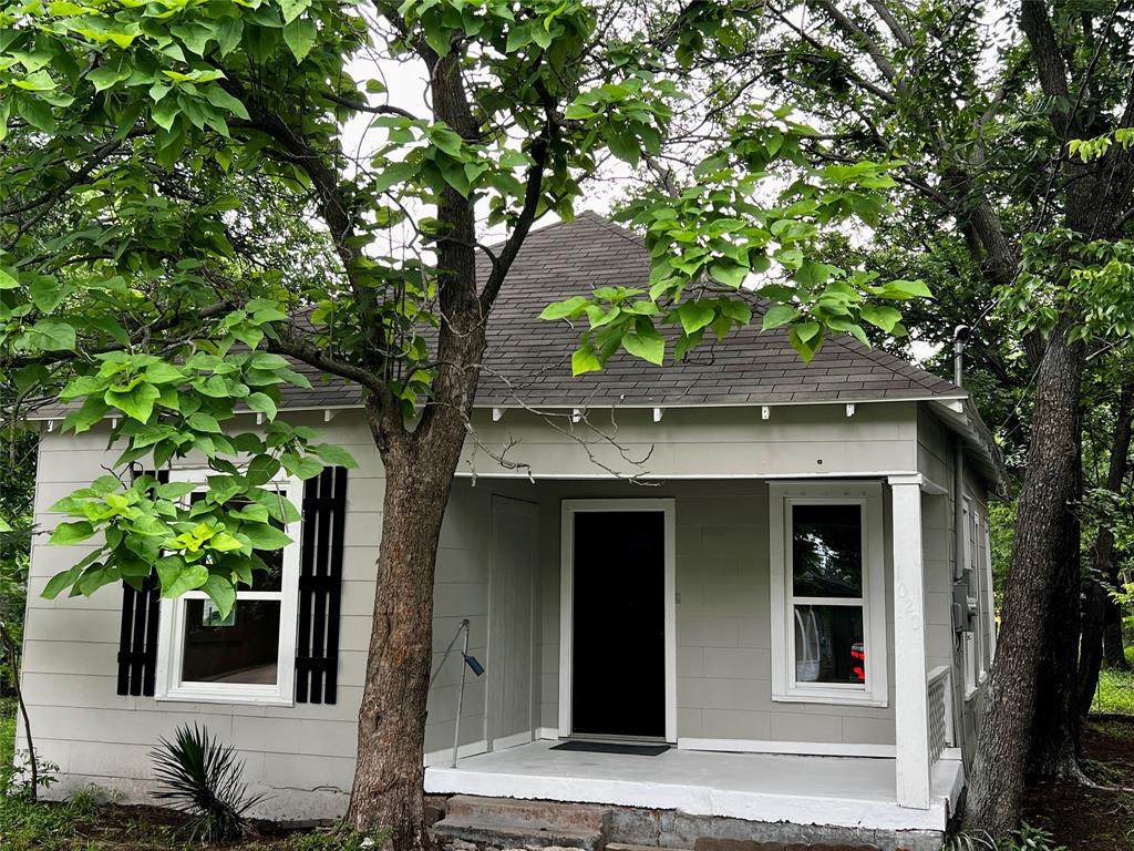 1020 Clinton Street - Photo 1