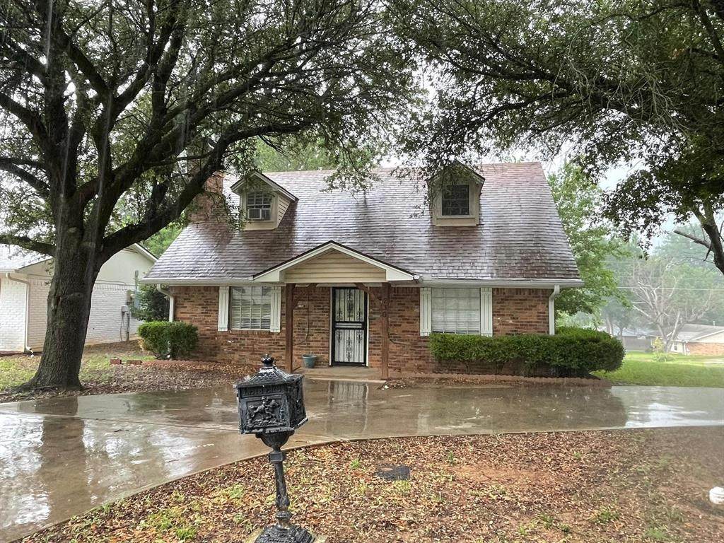 230 Ross Avenue - Photo 1