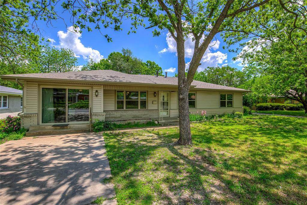 2506 Washington Street - Photo 1