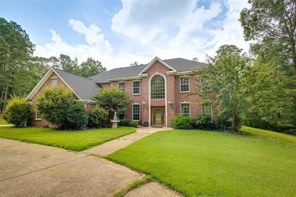 918 Country Club Circle - Photo 1