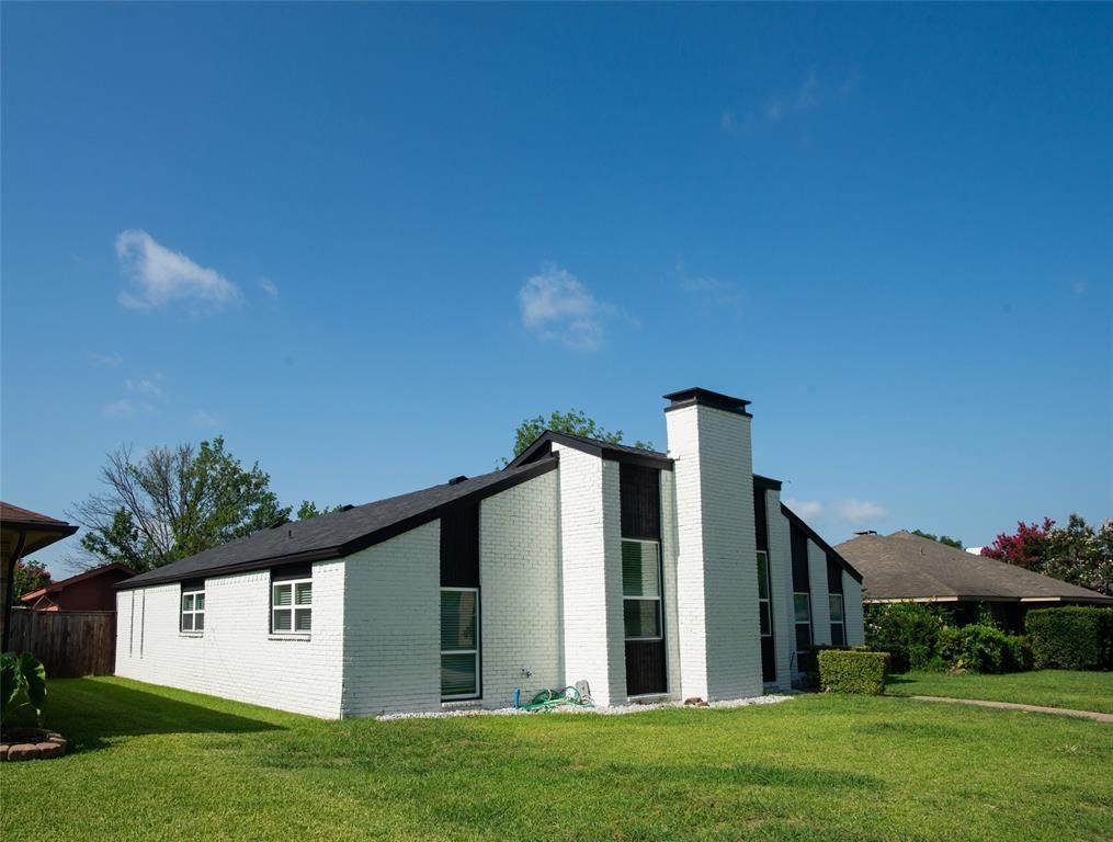 2214 Roundrock Drive - Photo 1