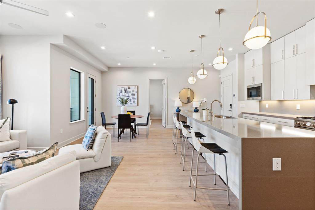 1900 Ervay Street - Photo 1