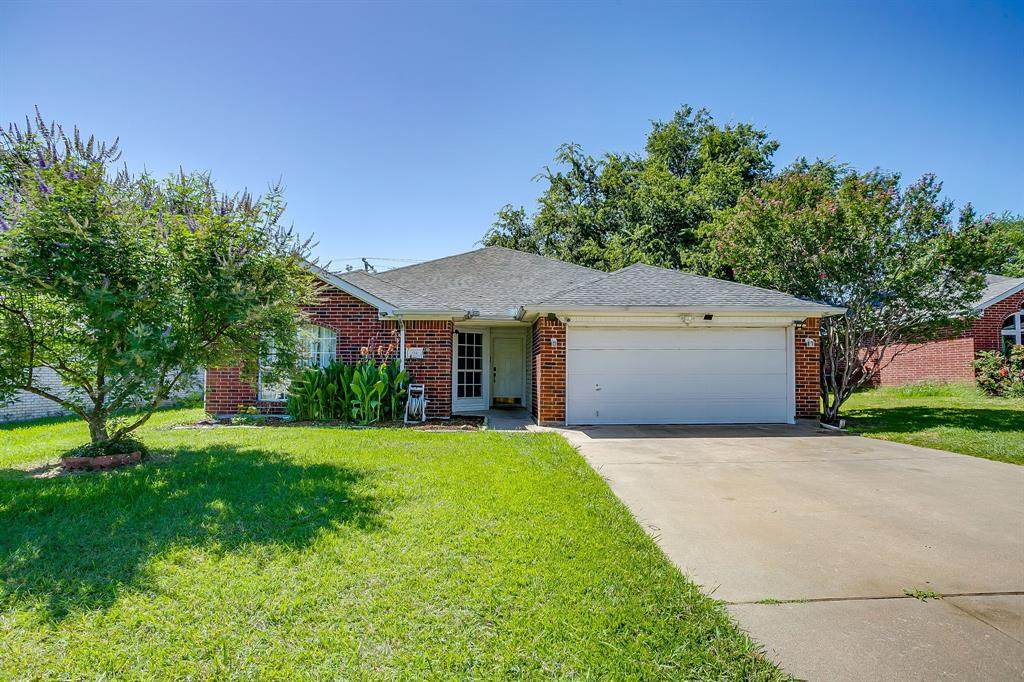 514 Fort Worth Street - Photo 1