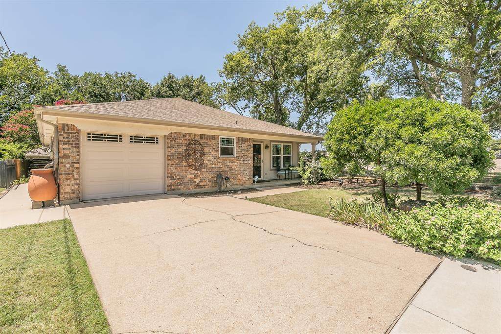 140 Travis Street - Photo 1