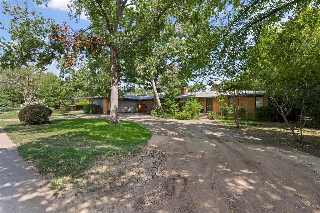 4415 Enfield Drive - Photo 1