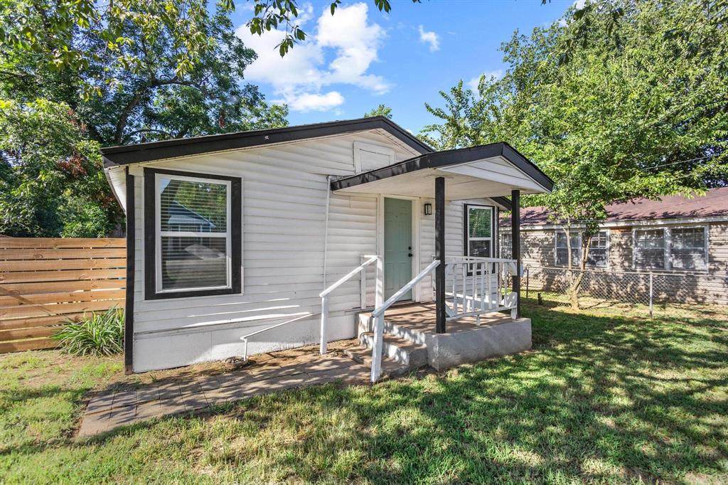 1046 Dubois Street - Photo 1