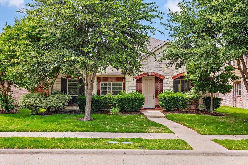 906 Cougar Drive - Photo 1