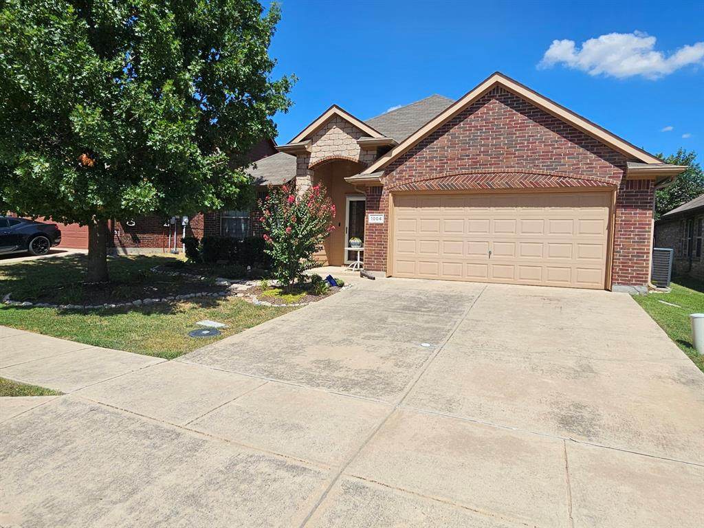 1004 Vintage Avenue - Photo 1