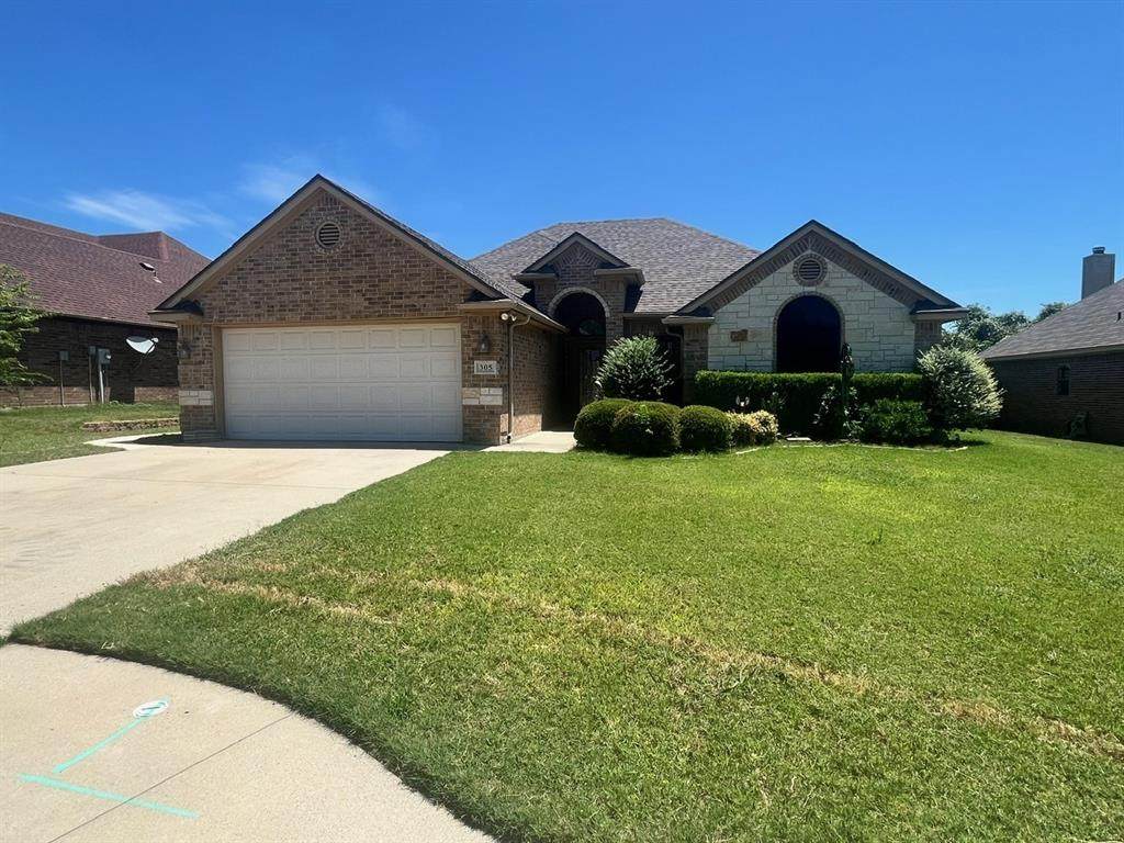 305 Jade Lane - Photo 1