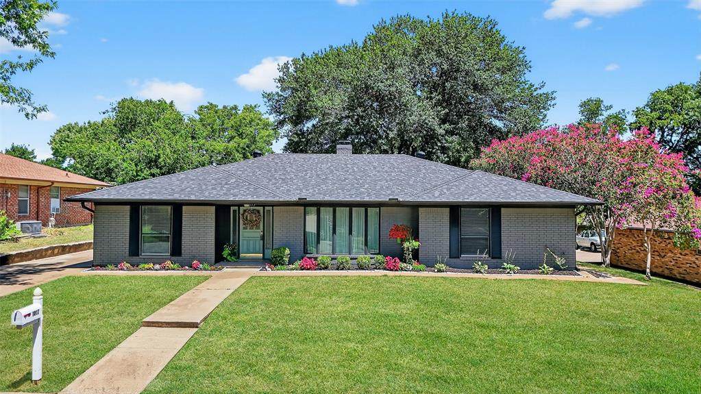 1817 Skyline Drive - Photo 1