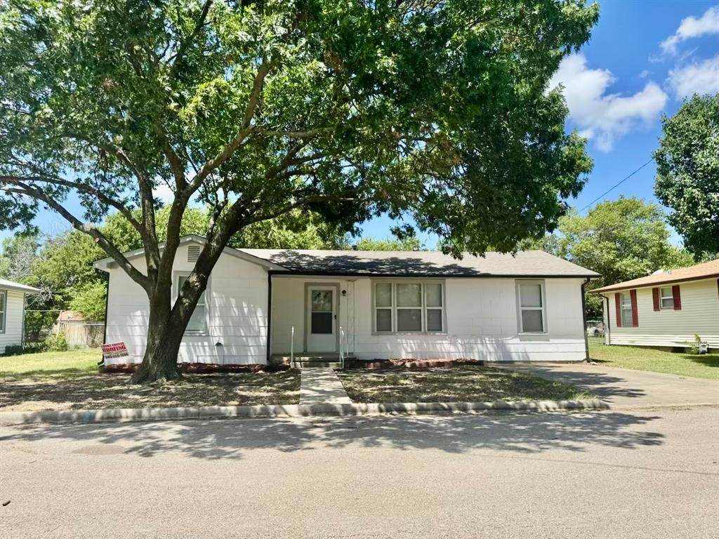 909 Oak Street - Photo 1