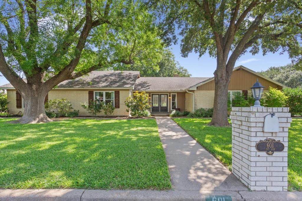 601 Ivy Ann Drive - Photo 1