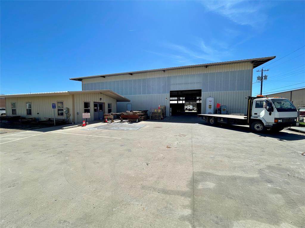 809 7th Street - Photo 1