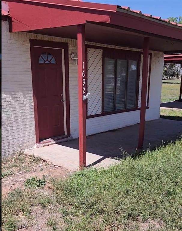 1692 Avenue - Photo 1