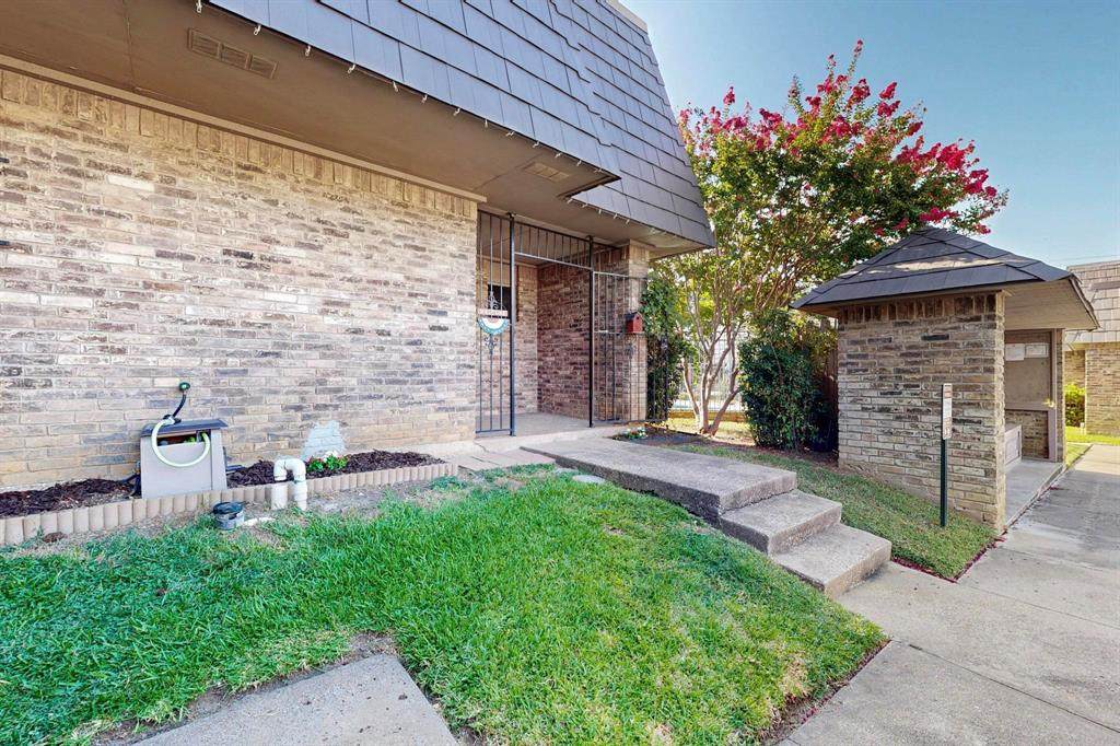 207 Harwood Road - Photo 1