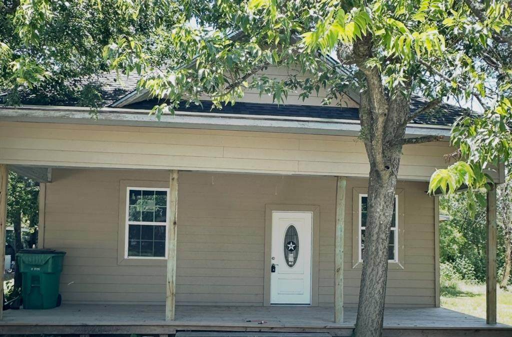404 Ross Avenue - Photo 1