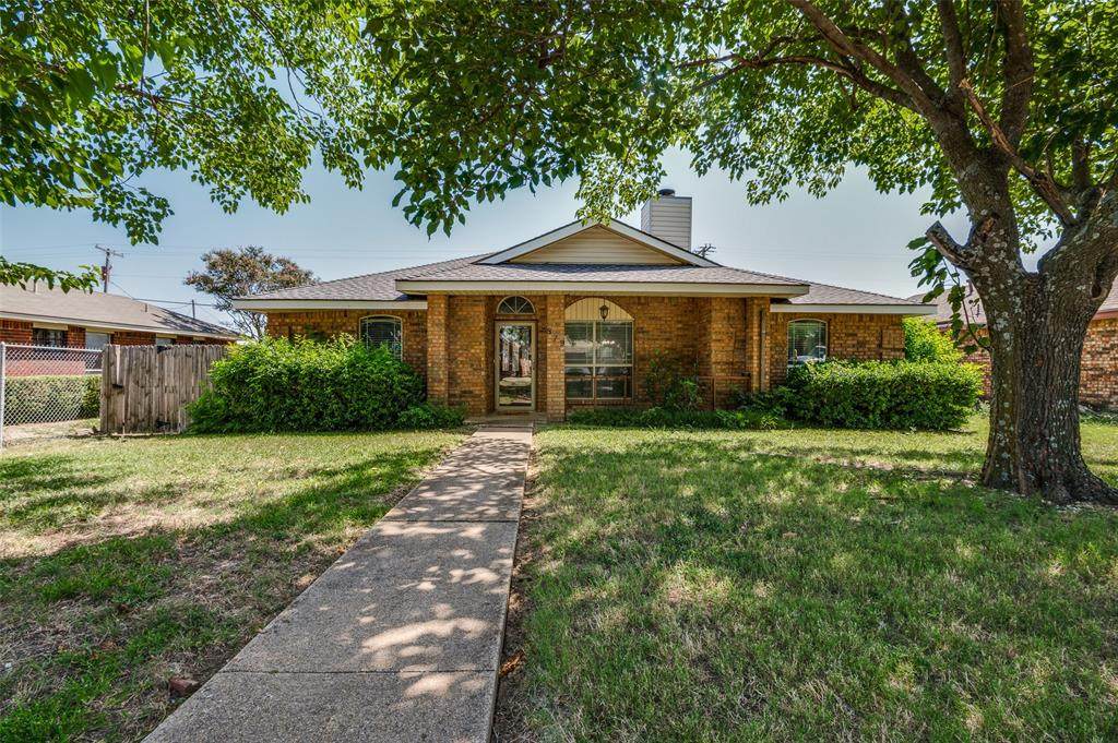879 Wintergreen Road - Photo 1