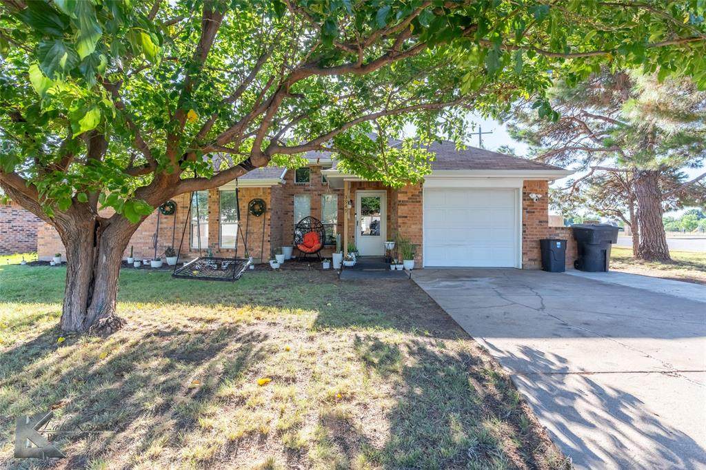 3949 Notre Dame Circle - Photo 1