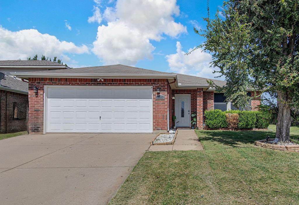 635 Almandora Drive - Photo 1