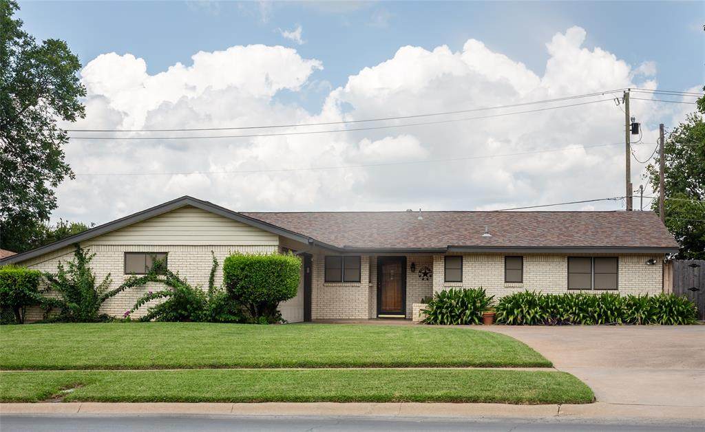 411 Ridgeway Drive - Photo 1