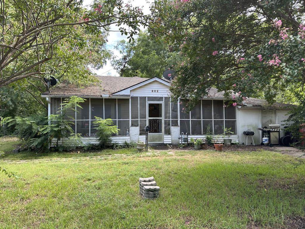 821 9th Street - Photo 1
