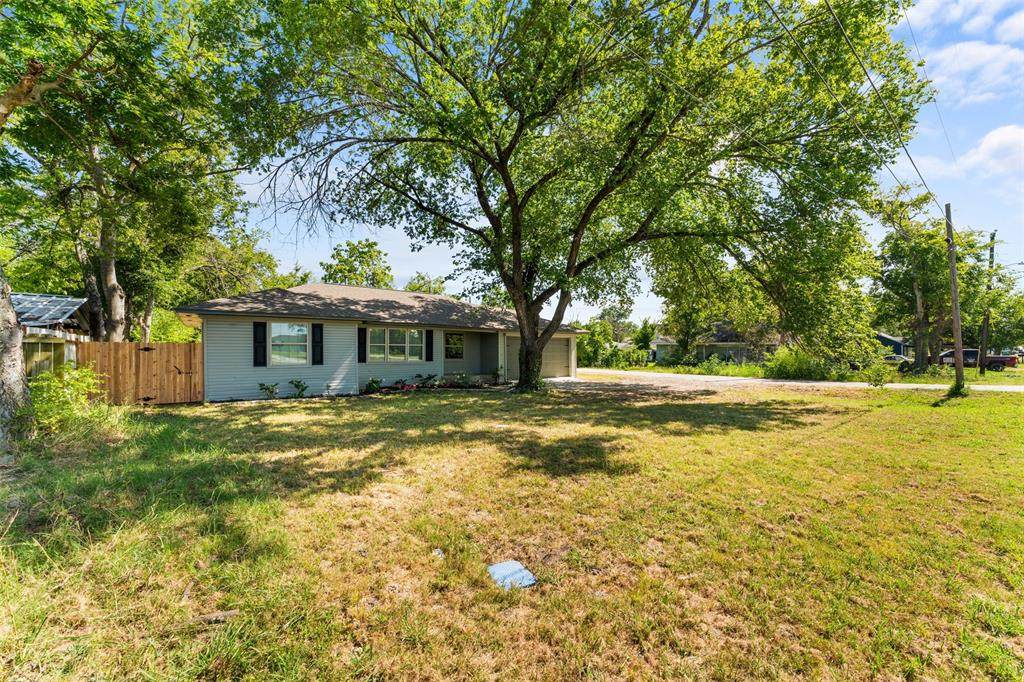 612 8th Street - Photo 1
