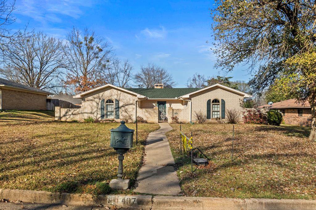407 Hickory - Photo 1
