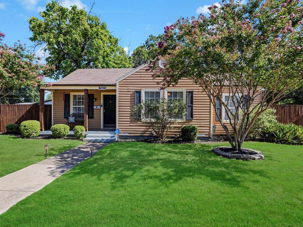 2745 Honeysuckle Avenue - Photo 1