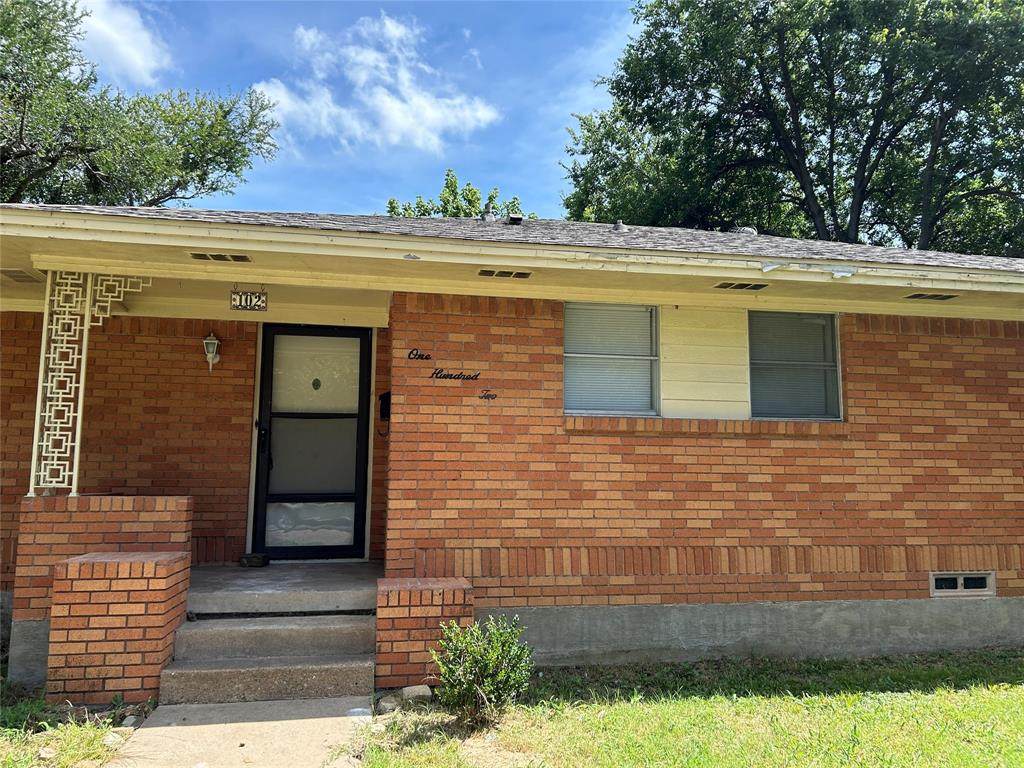 102 Woodbury Drive - Photo 1