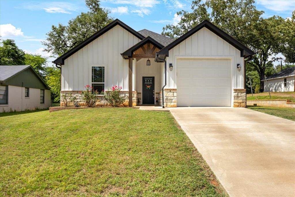 1428 Travis Street - Photo 1