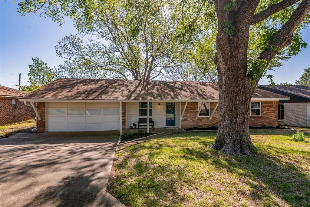 204 Ross Avenue - Photo 1