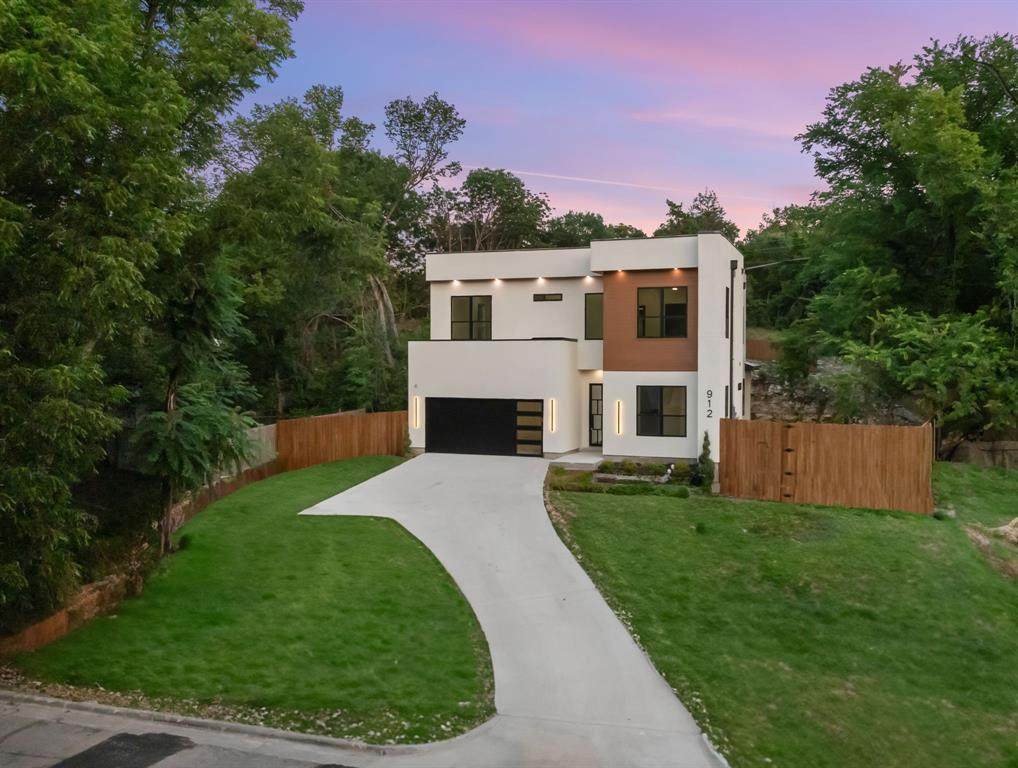 912 Brookwood - Photo 1