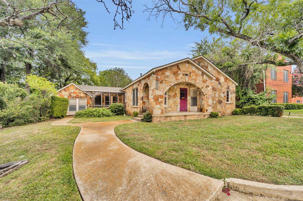 1311 Abram Street - Photo 1